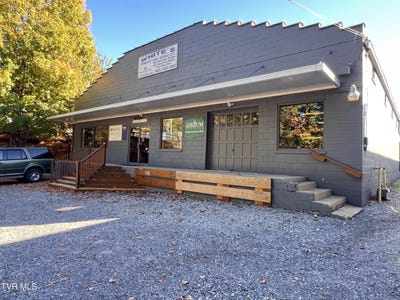 /international/us/403-w-summer-street-greeneville-tn-110102948701/