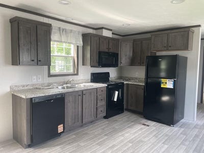 /international/us/54-bennington-drive-berlin-vt-110100879974/