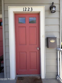 /international/us/1223-east-street-honesdale-pa-110108475015/