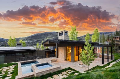 /international/us/466-forest-road-vail-co-110104192085/