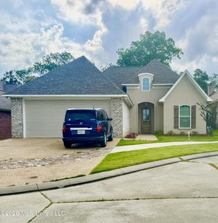 /international/us/33-ashburn-woods-avenue-natchez-ms-110108269263/