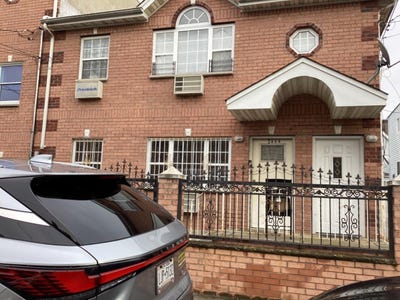 /international/us/13-58-pinson-street-far-rockaway-ny-110096946070/