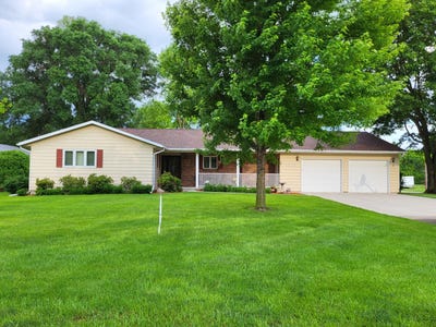 /international/us/1727-division-street-boone-ia-110100465819/