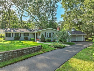 /international/us/29-sunset-drive-seekonk-ma-110100926432/
