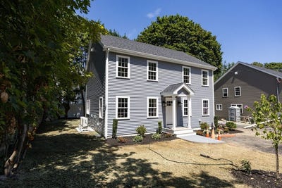 /international/us/122-canal-street-blackstone-ma-110107691830/
