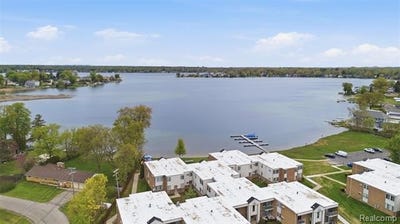 /international/us/1671-cass-lake-road-keego-harbor-mi-110108062700/