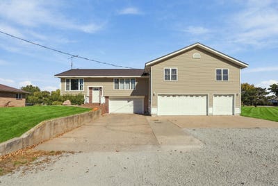 /international/us/144-lakeshore-drive-nashua-ia-110120556262/