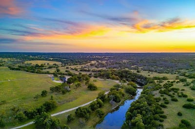 /international/us/170-goose-landing-way-harper-tx-110108738062/