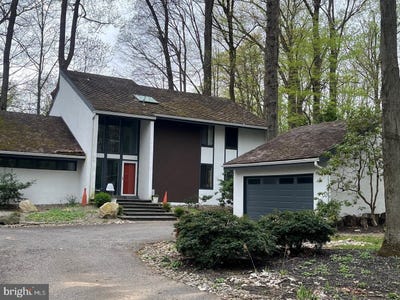 /international/us/208-pheasant-run-drive-paoli-pa-110108705592/