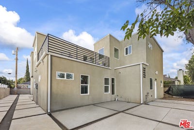 /international/us/19025-bassett-st-los-angeles-ca-110107798103/