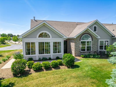 /international/us/638-handel-lane-woodstock-il-110108444302/