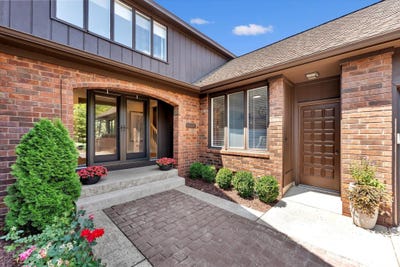 /international/us/3139-middlegate-drive-se-grand-rapids-mi-110101436581/