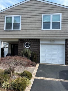 /international/us/472-s-9th-street-lindenhurst-ny-110108845564/
