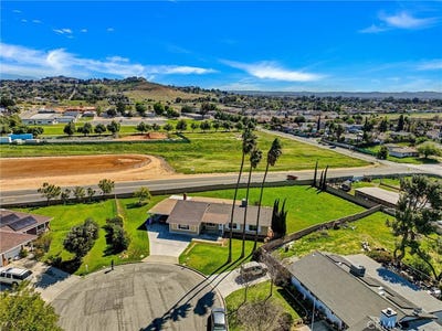 /international/us/9210-trailhead-jurupa-valley-ca-110106310174/
