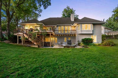 /international/us/42-kensington-court-iowacity-ia-110108541462/