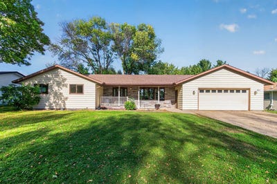 /international/us/401-shady-lane-norwood-young-america-mn-110119965548/