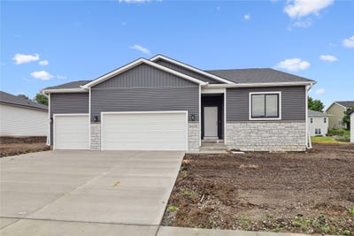 /international/us/2323-n-8th-avenue-e-newton-ia-110099036161/