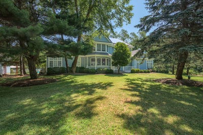 /international/us/2527-deerfield-road-water-mill-ny-110109399396/