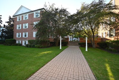 /international/us/1402-hinman-avenue-evanston-il-110108437637/