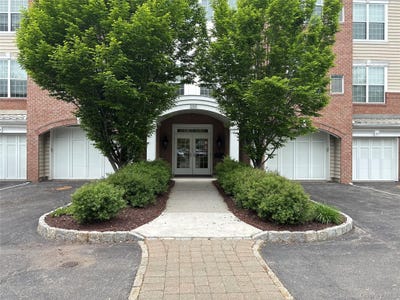 /international/us/246-regency-drive-fishkill-ny-110108108091/