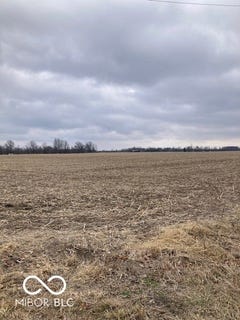 /international/us/00-n-525-west-greenfield-in-110105833992/