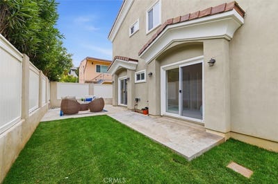 /international/us/1905-rockefeller-lane-redondo-beach-ca-110107859298/