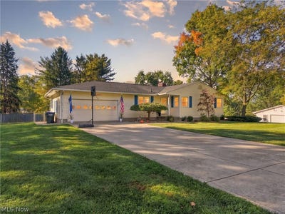 /international/us/656-n-hidden-valley-road-cuyahoga-falls-oh-110120454033/