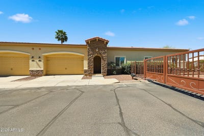 /international/us/8974-n-8th-lane-phoenix-az-110106535210/