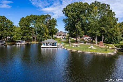 /international/us/341-piney-point-circle-bracey-va-110120464310/