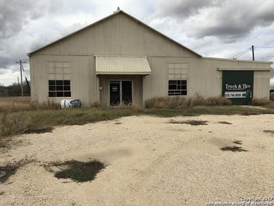 /international/us/1119-s-oak-st-pearsall-tx-110087350406/