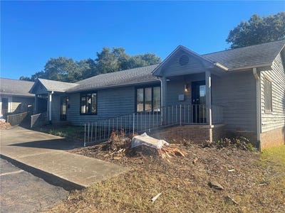 /international/us/111-n-earle-street-walhalla-sc-110103269413/