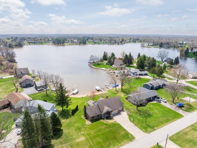 /international/us/3757-lake-lapeer-drive-metamora-mi-110107575763/