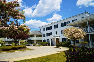 /international/us/106-farragut-way-kennebunk-me-110107400431/