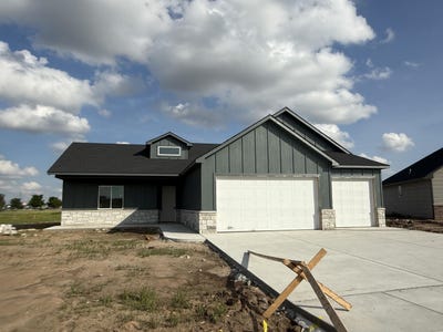/international/us/870-n-main-goddard-ks-110107539438/