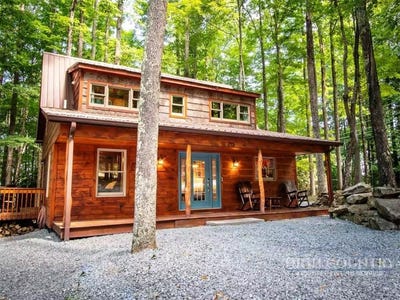 /international/us/213-rhododendren-drive-beech-mountain-nc-110107993789/