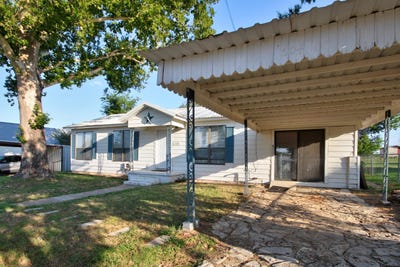 /international/us/504-e-green-street-llano-tx-110100778448/
