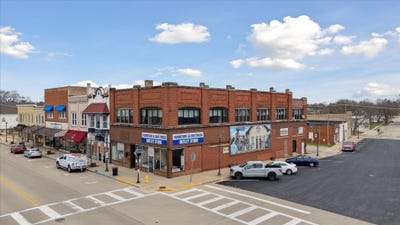 /international/us/1040-1st-center-avenue-brodhead-wi-110098479507/