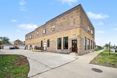 /international/us/7228-39th-street-lyons-il-110106948160/
