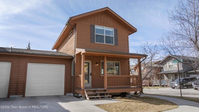 /international/us/1822-josephine-loop-jackson-wy-110107034455/