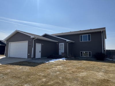 /international/us/2214-s-lawson-street-aberdeen-sd-110107081585/