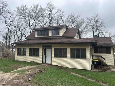 /international/us/212-center-avenue-necedah-wi-110107406387/