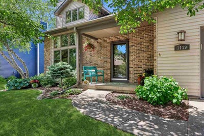 /international/us/1119-deerfield-drive-iowacity-ia-110119632045/