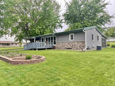 /international/us/205-pleasant-dr-laporte-city-ia-110107963302/