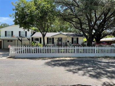 /international/us/125-live-oak-drive-azle-tx-110101267479/
