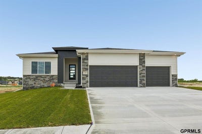 /international/us/21907-mcclellan-drive-gretna-ne-110107341318/