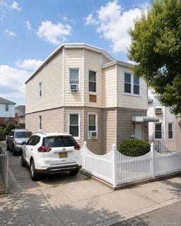 /international/us/1316-130th-street-college-point-ny-110119766622/