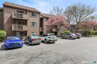 /international/us/166-old-brookfield-road-danbury-ct-110107572549/
