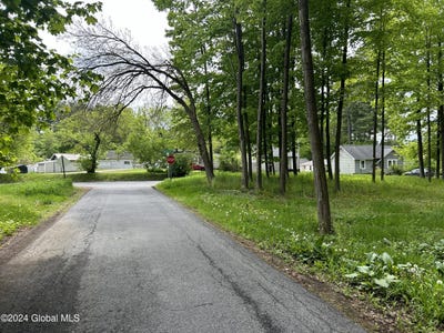/international/us/l43-hewitt-road-queensbury-ny-110092165570/