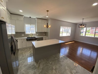 /international/us/1472-somerset-ave-taunton-ma-110108798942/