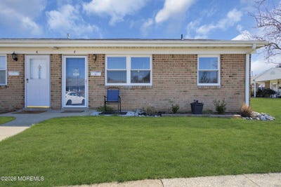 /international/us/8-river-lane-brick-nj-110107661672/